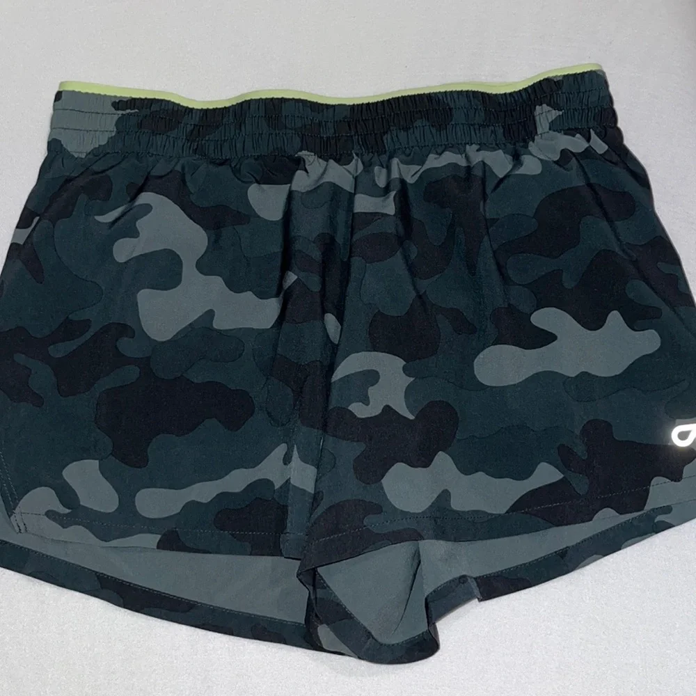 SIZE SMALL Gap Fit Camo Athletic Shorts - Picture 1 of 4